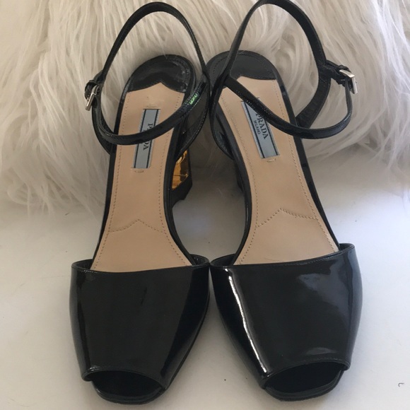 Authentic Prada heart heel, patent leather sandle - Picture 2 of 6